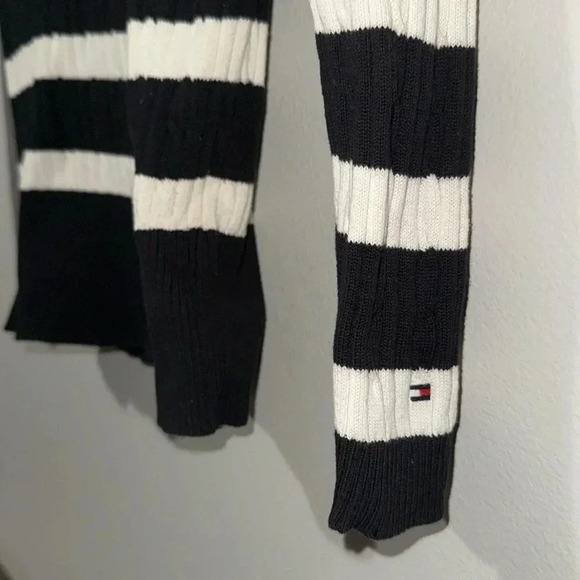 Tommy Hilfiger Cotton Knit Vneck Sweater - Medium. Excellent condition. - Picture 5 of 8